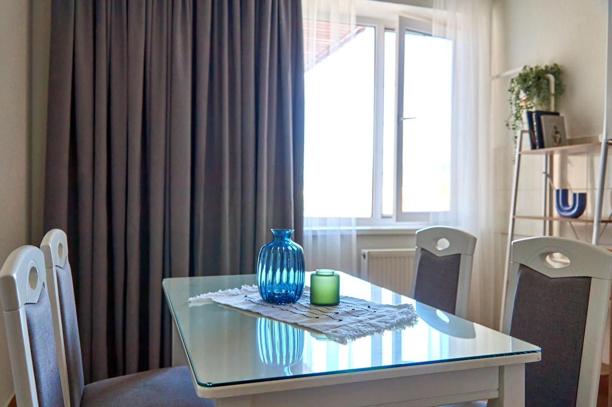 Apartment яскраві сучасні для молодих та активних *